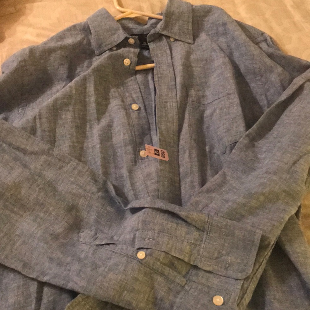Men’s size medium blue gap shirt